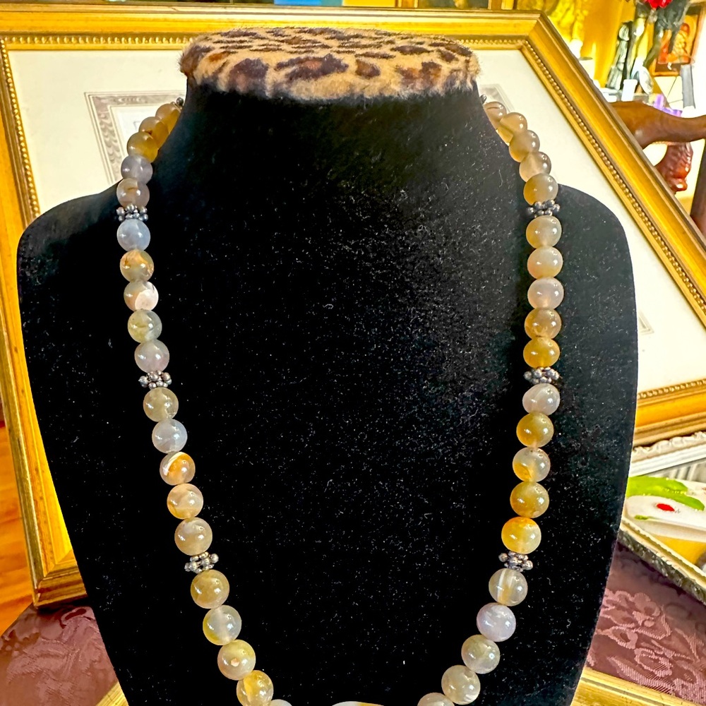 Superb genuine agathe necklace see pictures